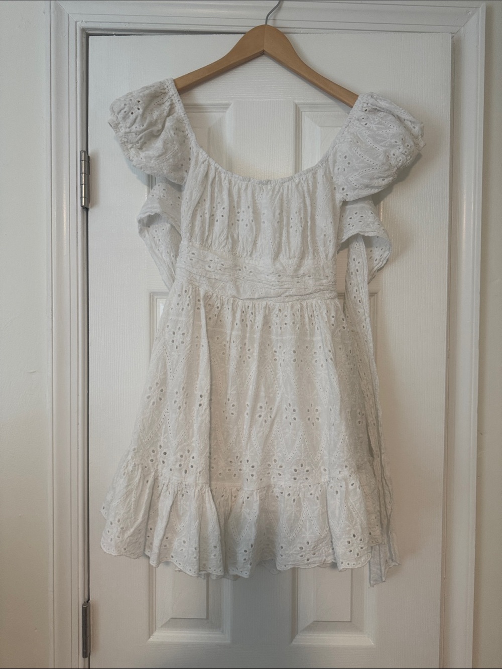 White Eyelet Puff-Sleeve Women’s Dress